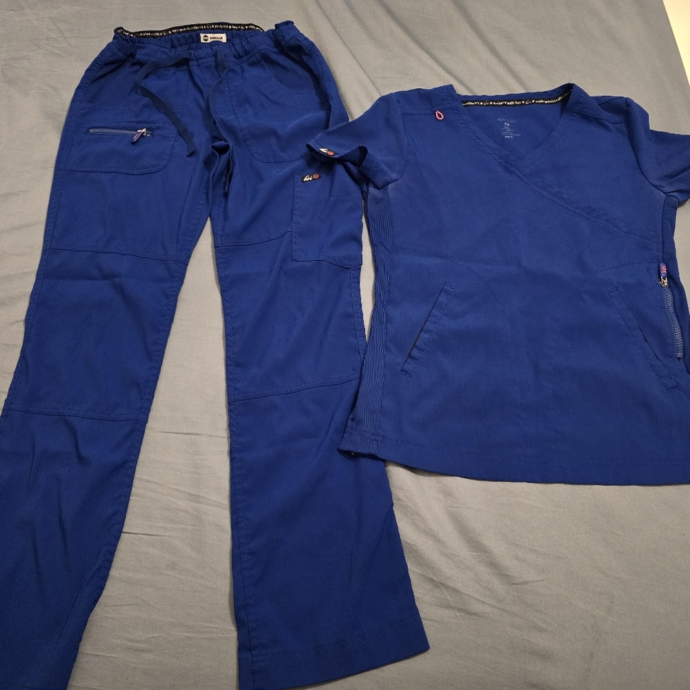 Koi Lite Scrub Set